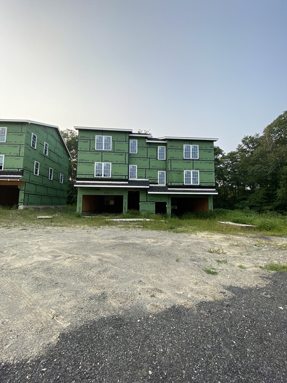 47 R Yarnie, Unit 1A Worcester, MA 01603 - Photo 1 of 1