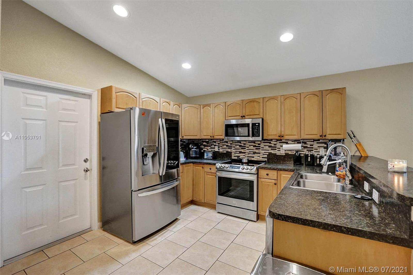 1655 West 9th Street Riviera Beach, FL 33404 - Photo 4 of 33 Gallery Image 4