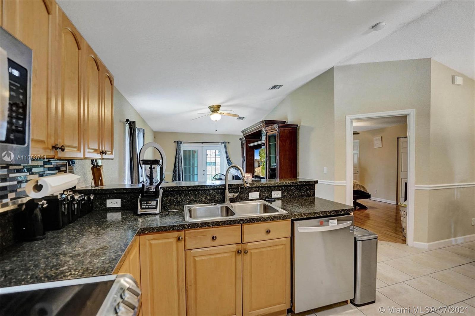 1655 West 9th Street Riviera Beach, FL 33404 - Photo 5 of 33 Gallery Image 5