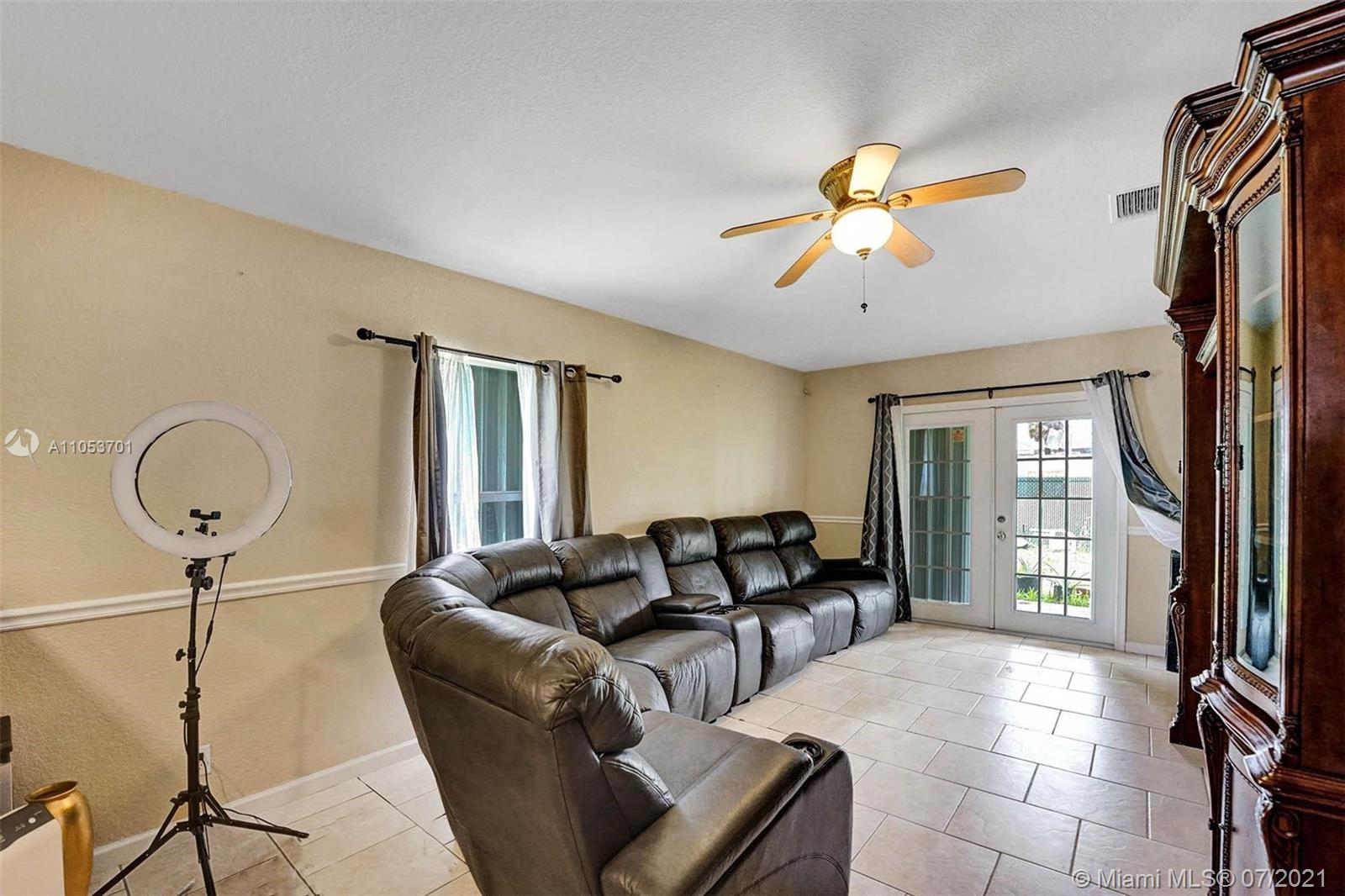 1655 West 9th Street Riviera Beach, FL 33404 - Photo 6 of 33 Gallery Image 6