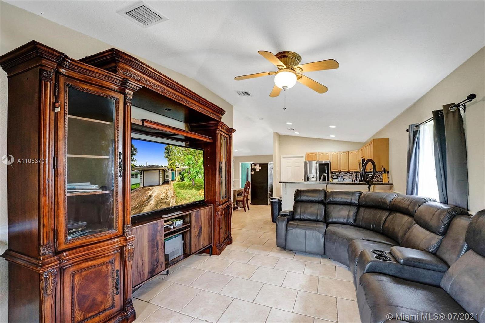 1655 West 9th Street Riviera Beach, FL 33404 - Photo 7 of 33 Gallery Image 7