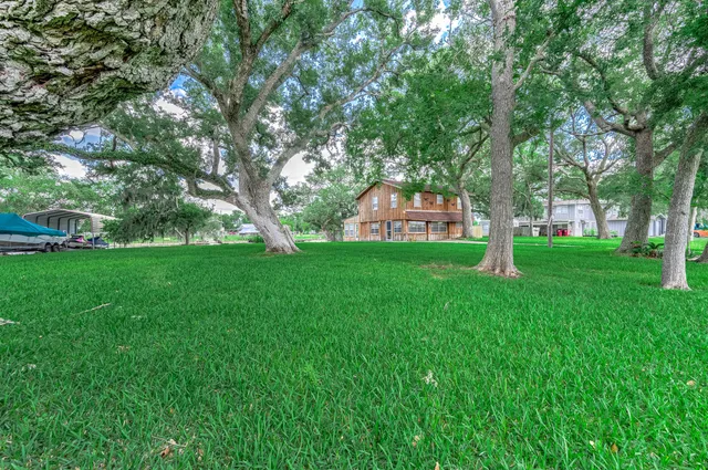 a view of yard with green space and house in the background