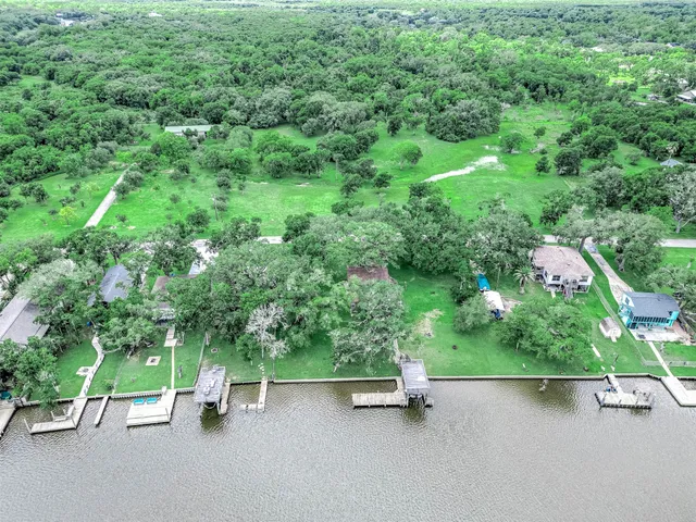 $485,000 | 875 Private Road 652, Sargent, TX 77414