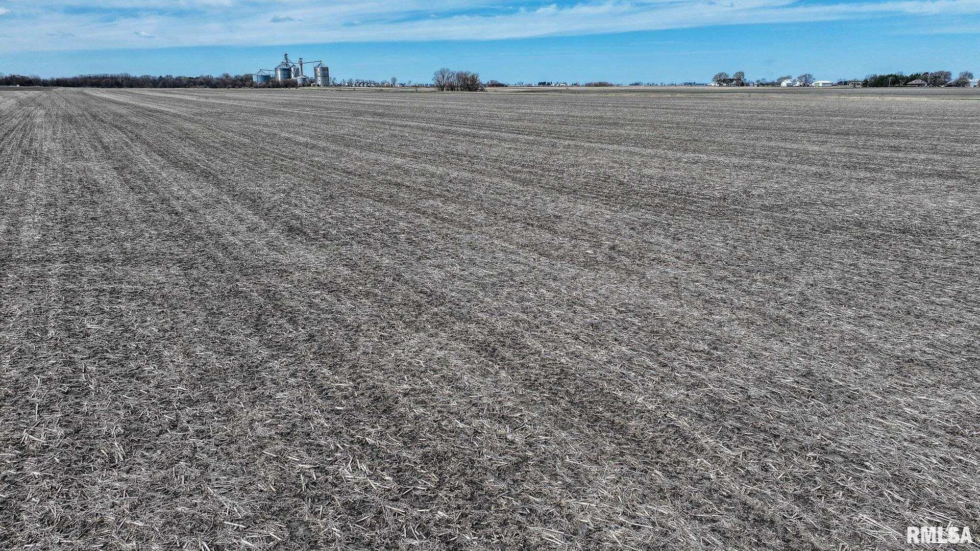 400 North E Road Long Point, IL 61333 - Photo 12 of 17 an aerial view of beach and city