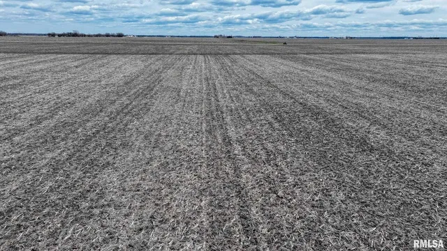 $2 | 400 North E Road, Long Point, IL 61333