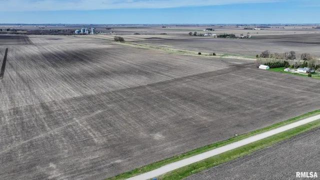 $2 | 400 North E Road, Long Point, IL 61333