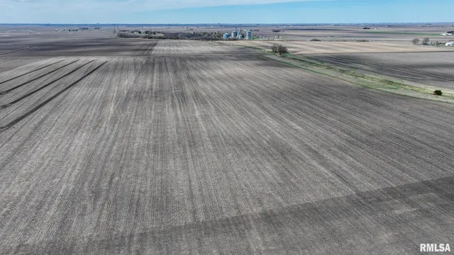 $2 | 400 North E Road, Long Point, IL 61333