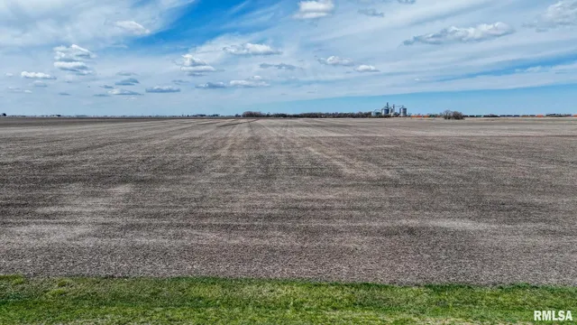 $2 | 400 North E Road, Long Point, IL 61333