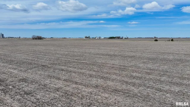 $2 | 400 North E Road, Long Point, IL 61333