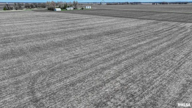 $2 | 400 North E Road, Long Point, IL 61333