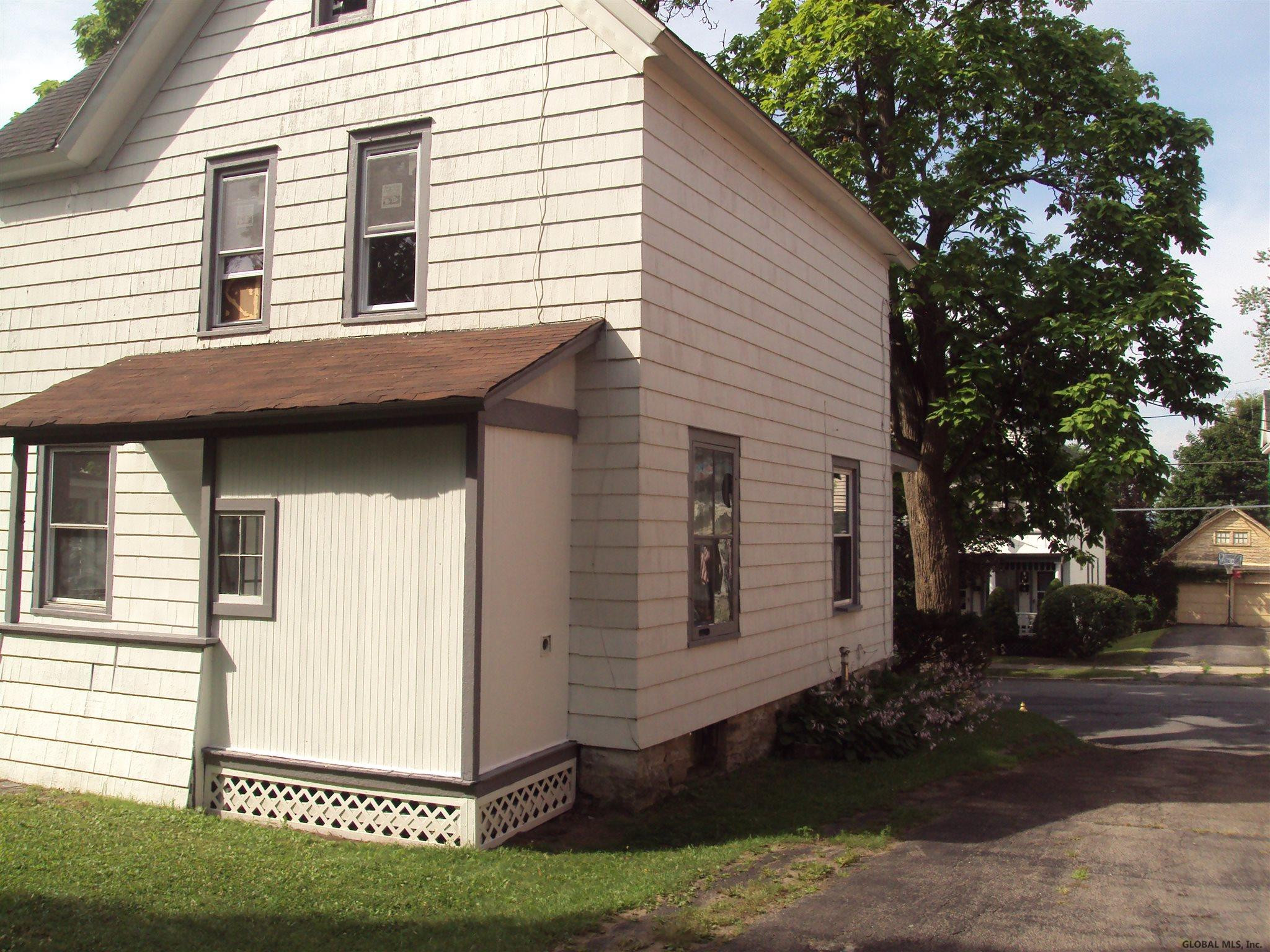 11 Romeyn Avenue Amsterdam, NY 12010 - Photo 2 of 11 Photo 2