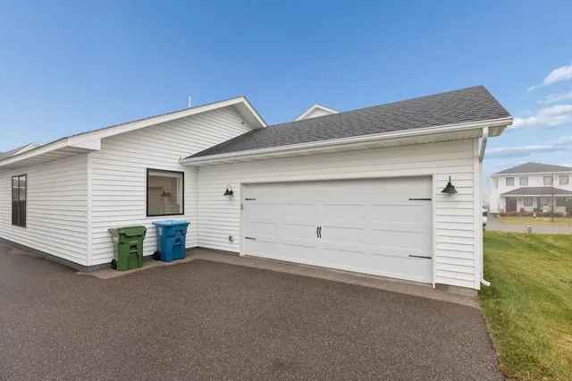 $2,925 | 11591 86th Avenue North, Maple Grove, MN 55369