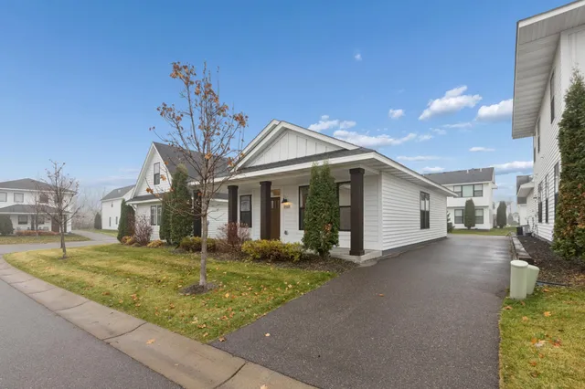 $2,925 | 11591 86th Avenue North, Maple Grove, MN 55369