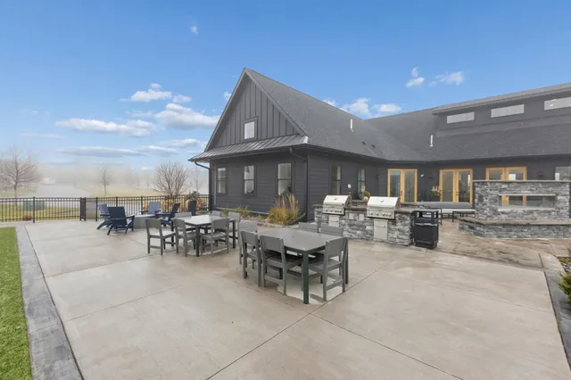 $2,925 | 11591 86th Avenue North, Maple Grove, MN 55369