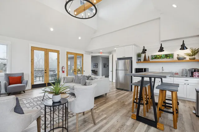 $2,925 | 11591 86th Avenue North, Maple Grove, MN 55369