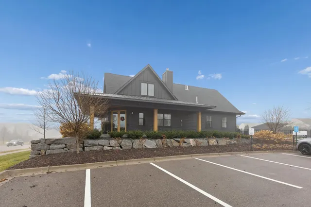 $2,925 | 11591 86th Avenue North, Maple Grove, MN 55369