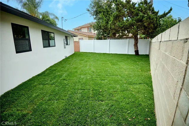 a view of a back yard of the house