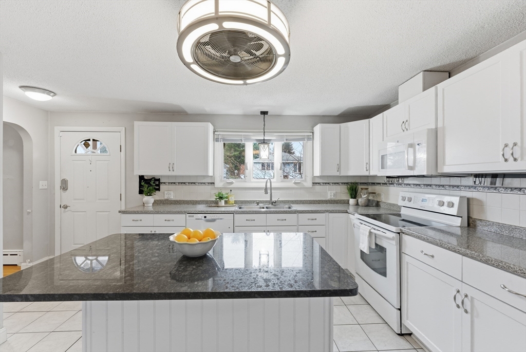 25 Dale Street Ludlow, MA 01056 - Photo 10 of 41