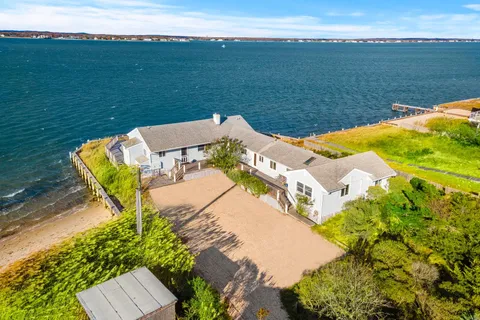 $3,950,000 | 654 A Dune Road, West Hampton Dunes, NY 11978