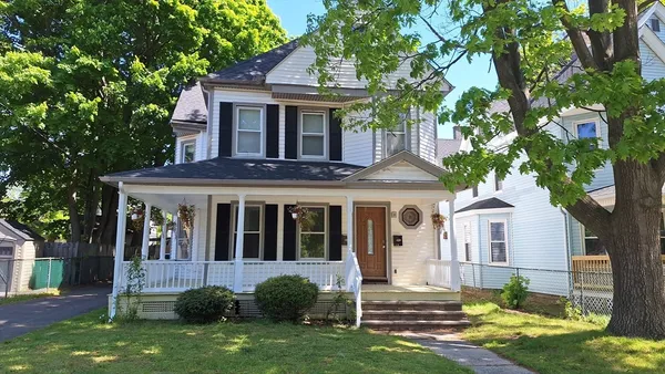 a view of house with a yard