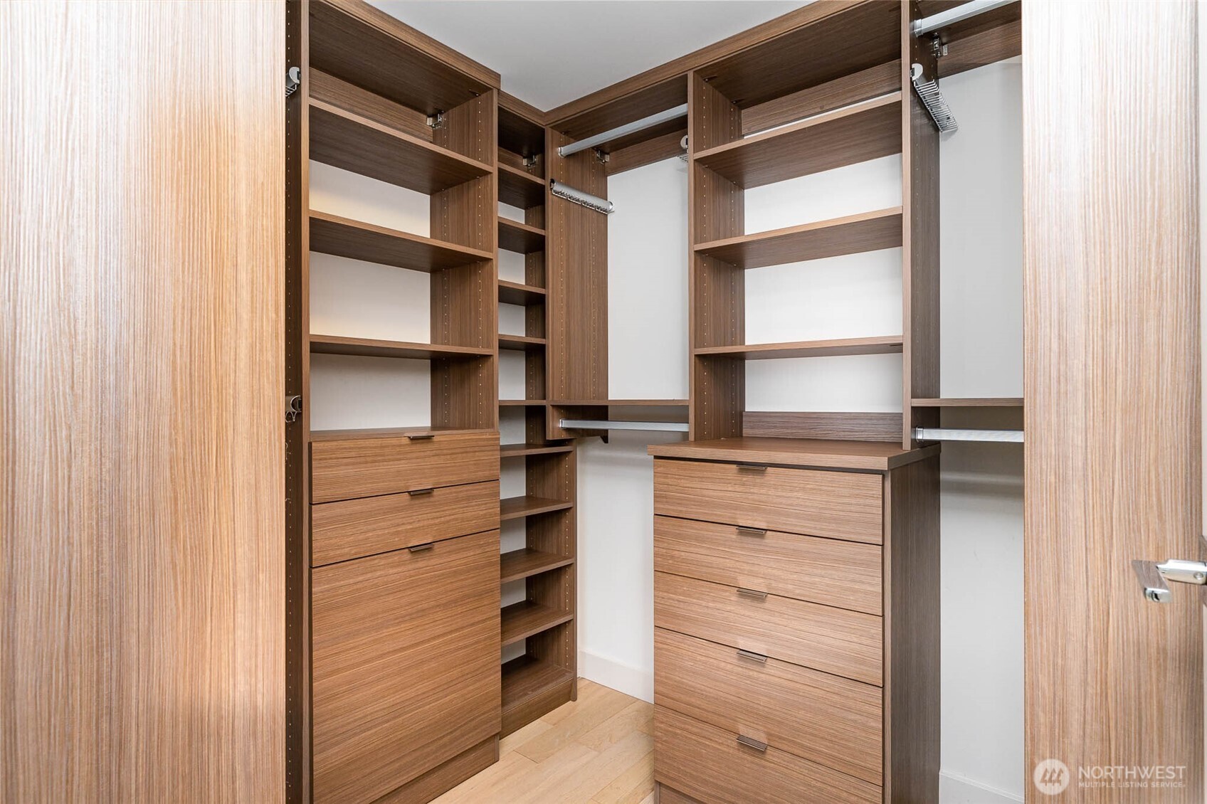 583 Battery Street, Unit 2802 Seattle, WA 98119 - Photo 10 of 30