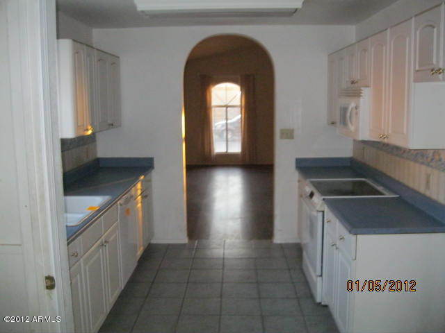 501 Hartford Road Kearny, AZ 85137 - Photo 3 of 5 kitchen