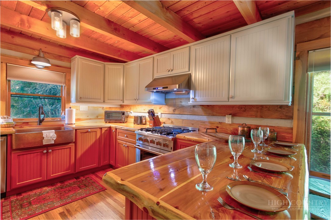 270 Bentley Road Sugar Grove, NC 28679 - Photo 7 of 47