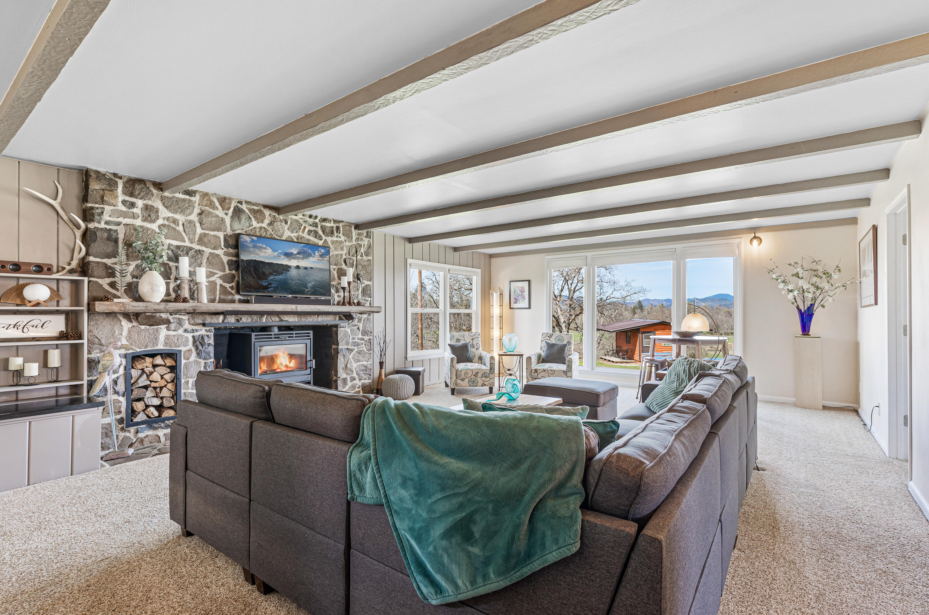 13615 Agate Road Eagle Point, OR 97524 - Photo 18 of 54 18