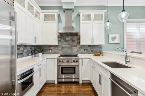 $649,900 | 1165 West Eddy Street, Unit 2W, Chicago, IL 60657