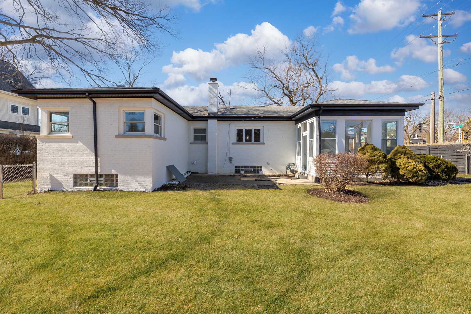 4701 Wolf Road Western Springs, IL 60558 - Photo 21 of 27 a view of a house with swimming pool