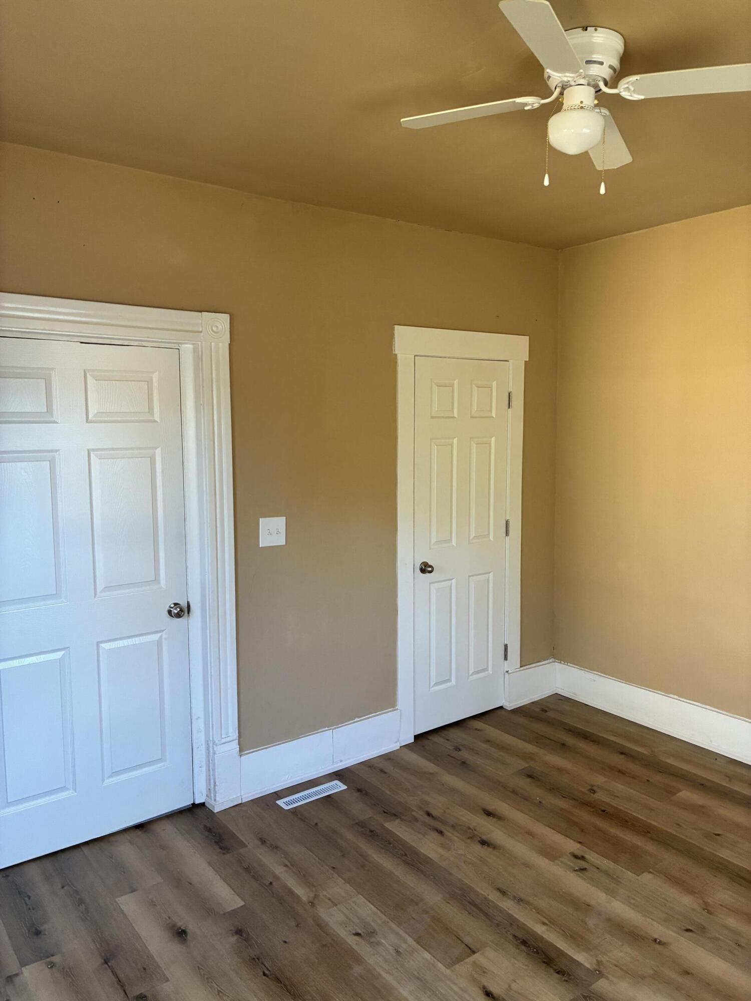 2415 Prospect Street Racine, WI 53404 - Photo 19 of 33 LOWER BED 1
