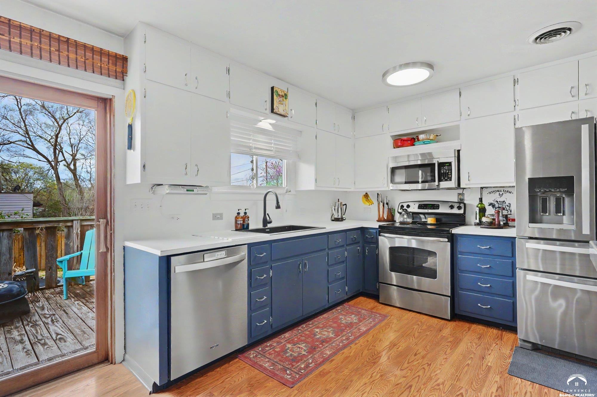 1447 Summit Street Lawrence, KS 66044 - Photo 13 of 73