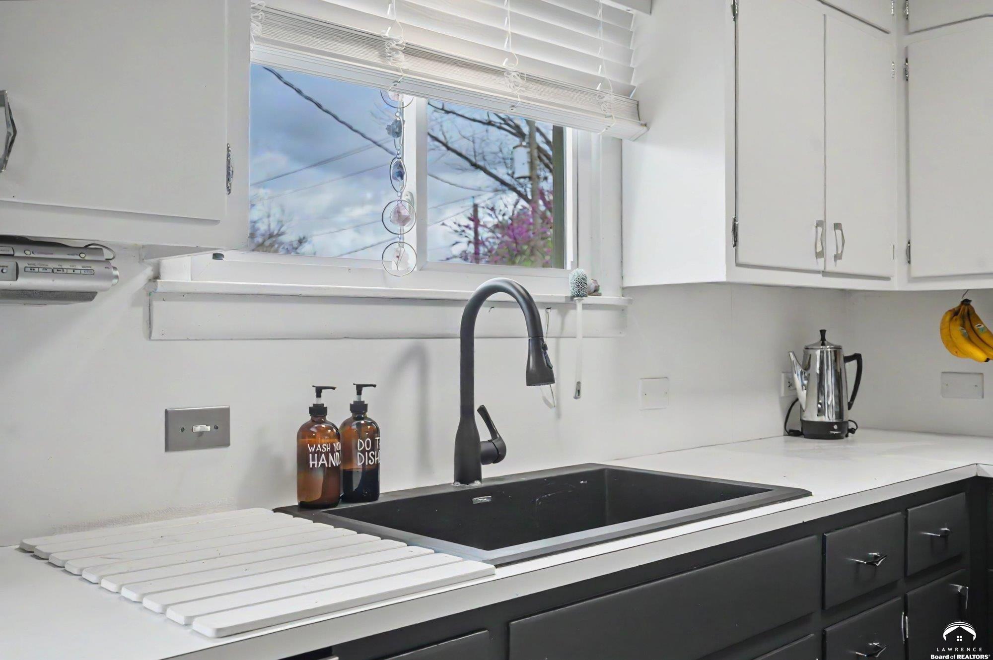 1447 Summit Street Lawrence, KS 66044 - Photo 14 of 73