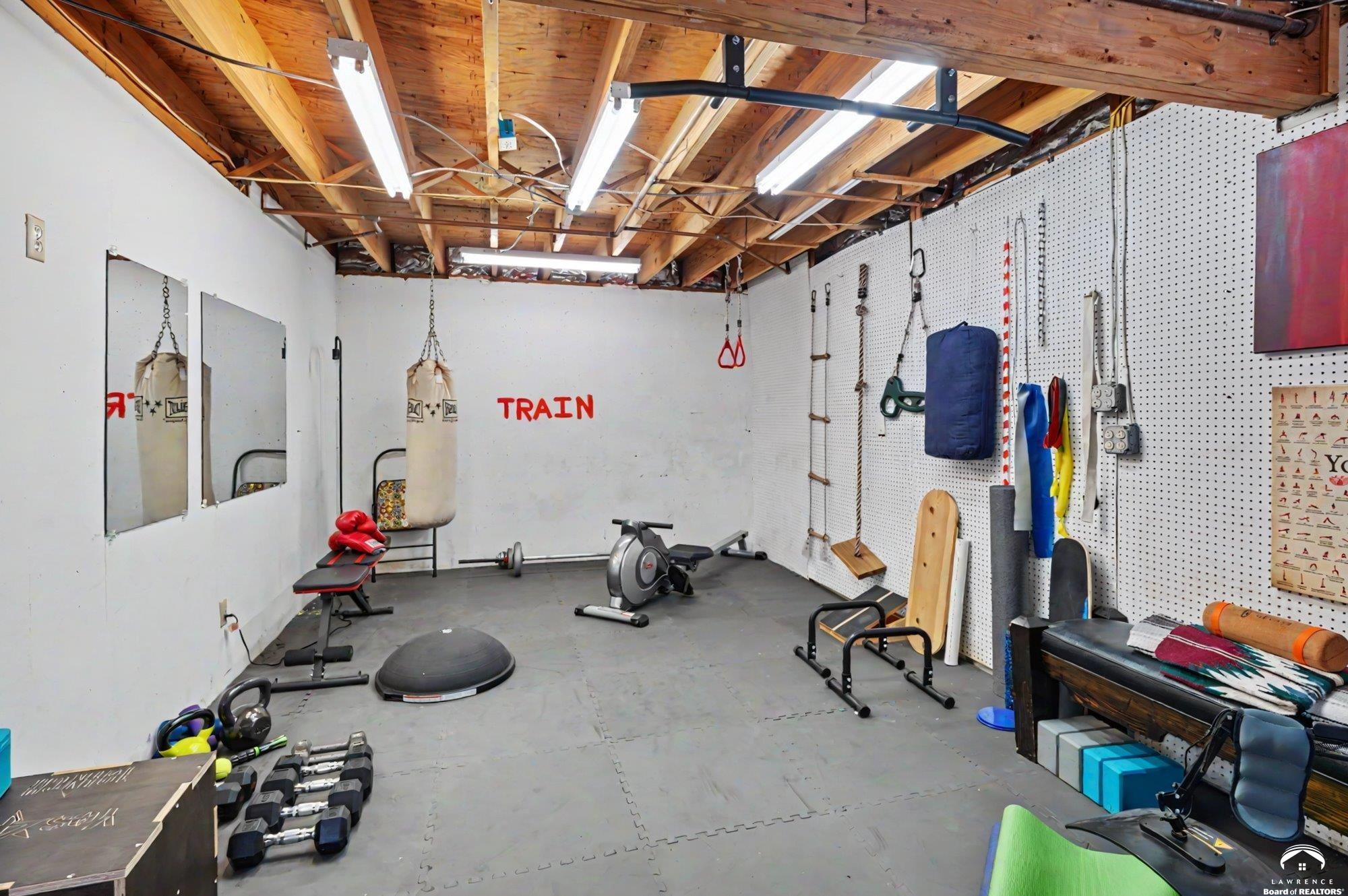 1447 Summit Street Lawrence, KS 66044 - Photo 38 of 73