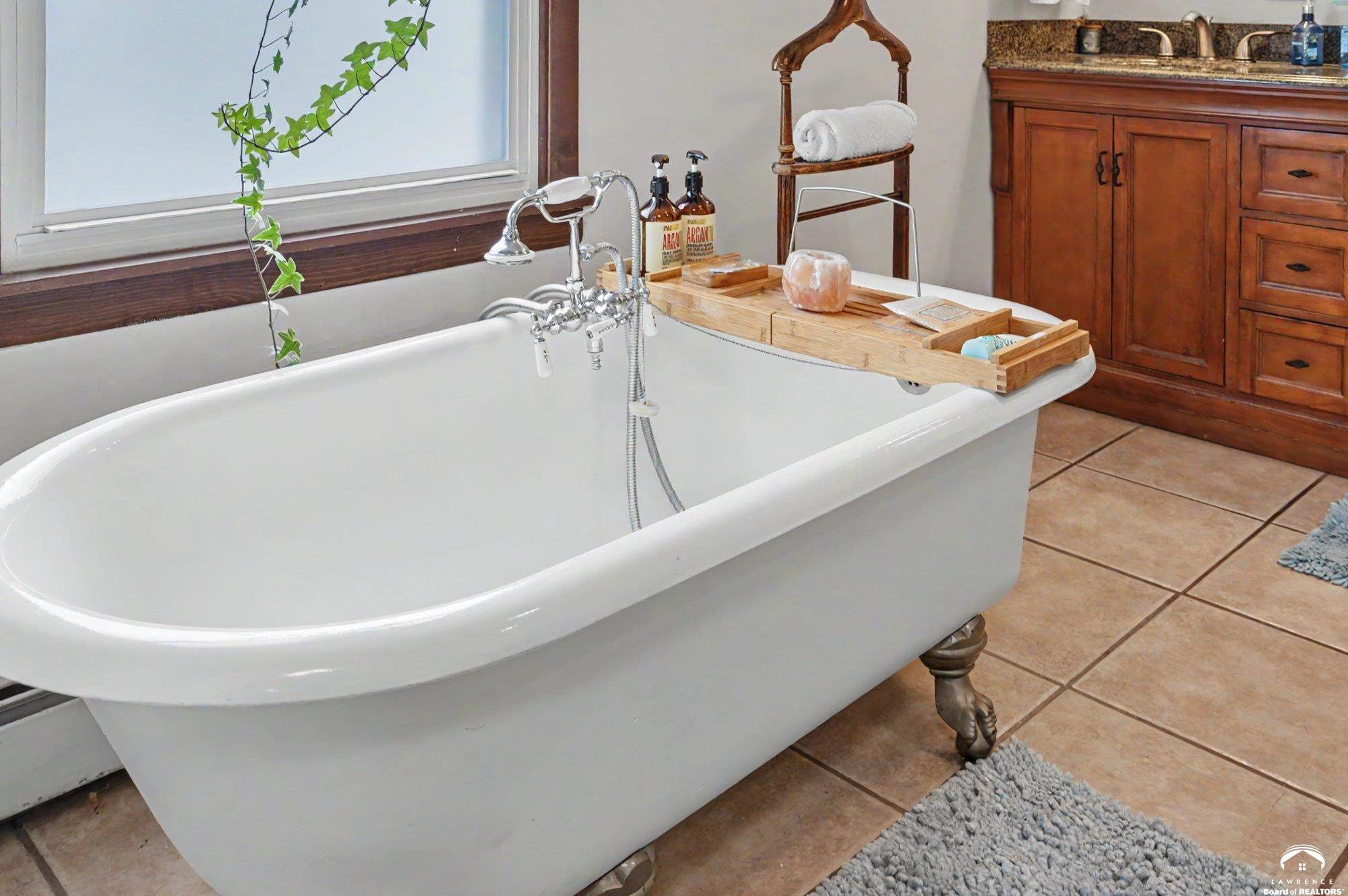 1447 Summit Street Lawrence, KS 66044 - Photo 48 of 73