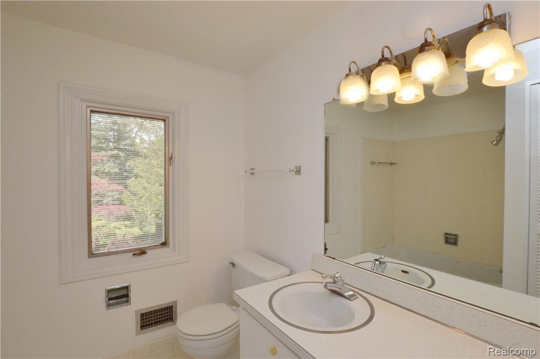4234 Covered Bridge Road Bloomfield Hills, MI 48302 - Photo 20 of 28 23aa covered bridge4234_59.JPG