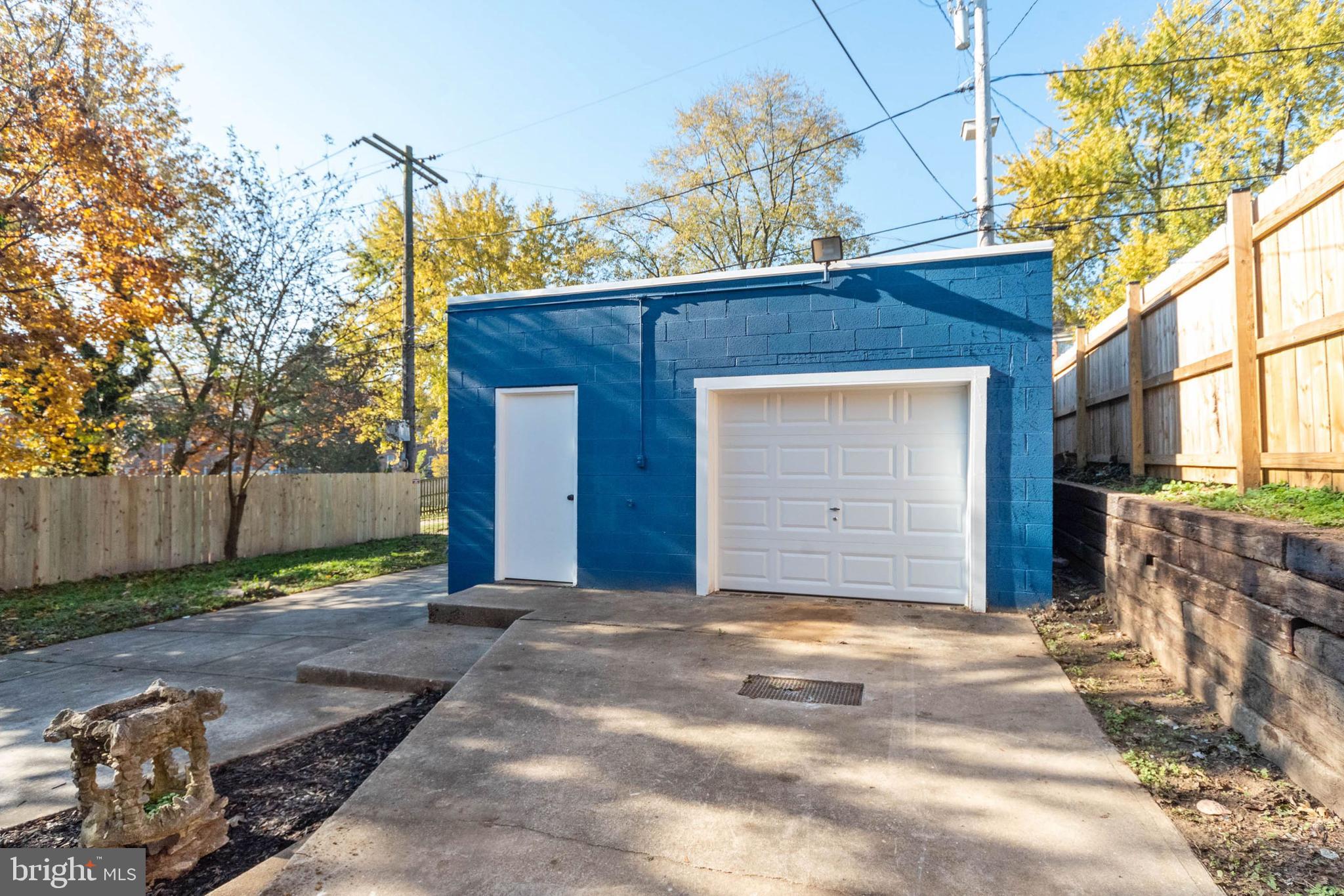 242 Mallow Hill Road Baltimore, MD 21229 - Photo 6 of 39