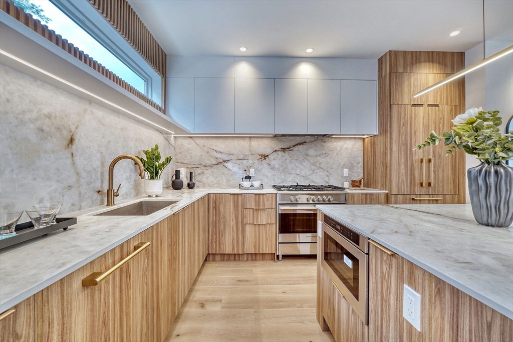 47 Bay State Road, Unit 2 Cambridge, MA 02138 - Photo 1 of 24 Gallery Image 1