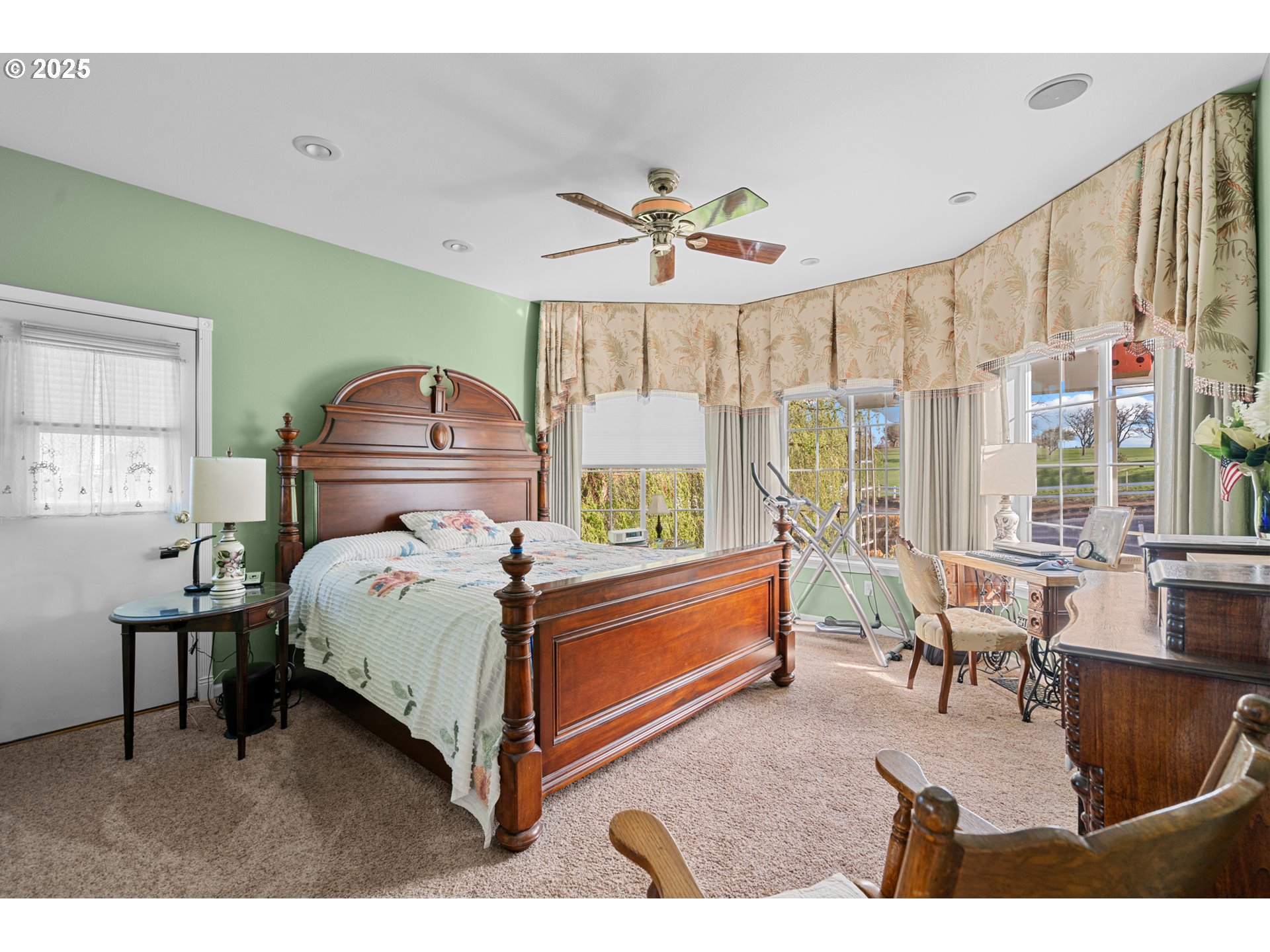 300 Golf Course Road Echo, OR 97826 - Photo 15 of 47 Primary Bedroom