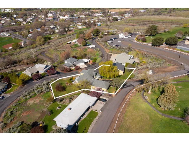 $700,000 | 300 Golf Course Road, Echo, OR 97826