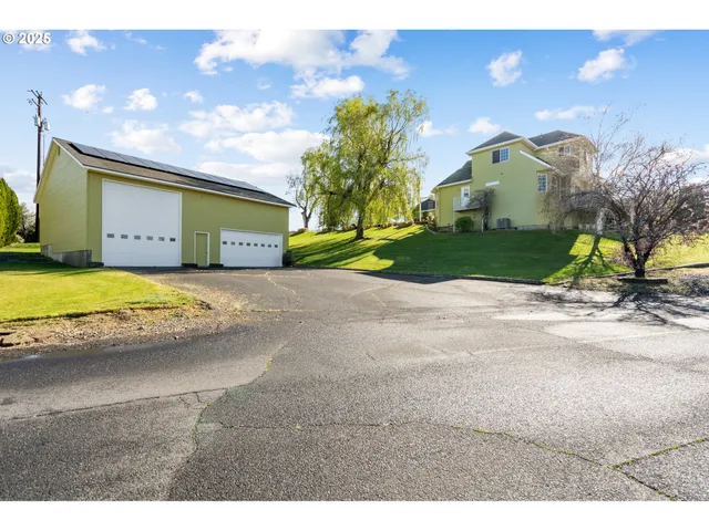 $700,000 | 300 Golf Course Road, Echo, OR 97826