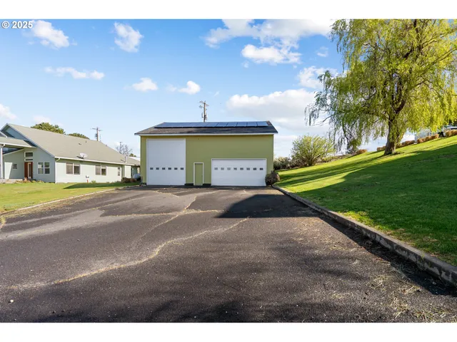 $700,000 | 300 Golf Course Road, Echo, OR 97826