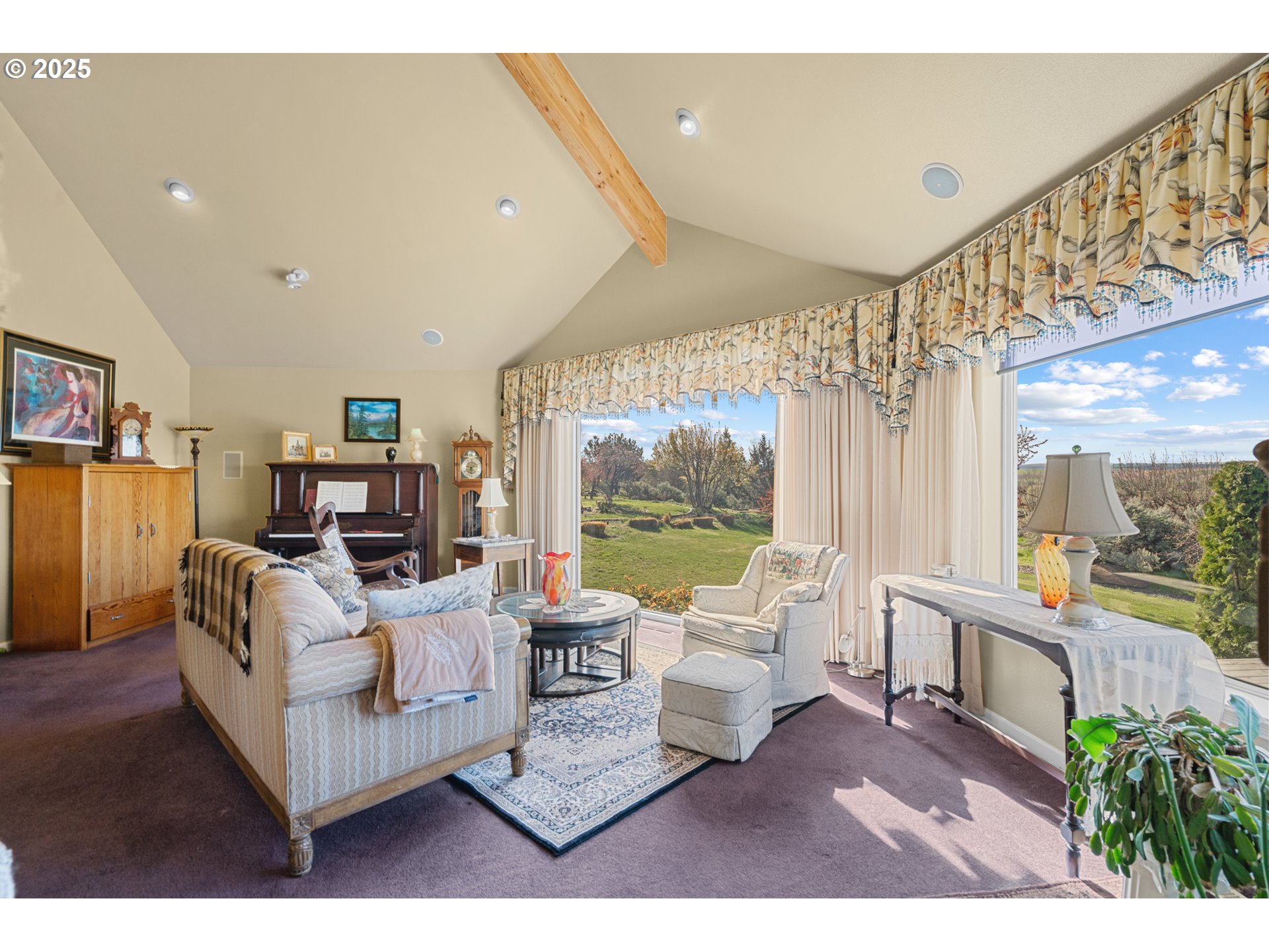 300 Golf Course Road Echo, OR 97826 - Photo 5 of 47 Living Room