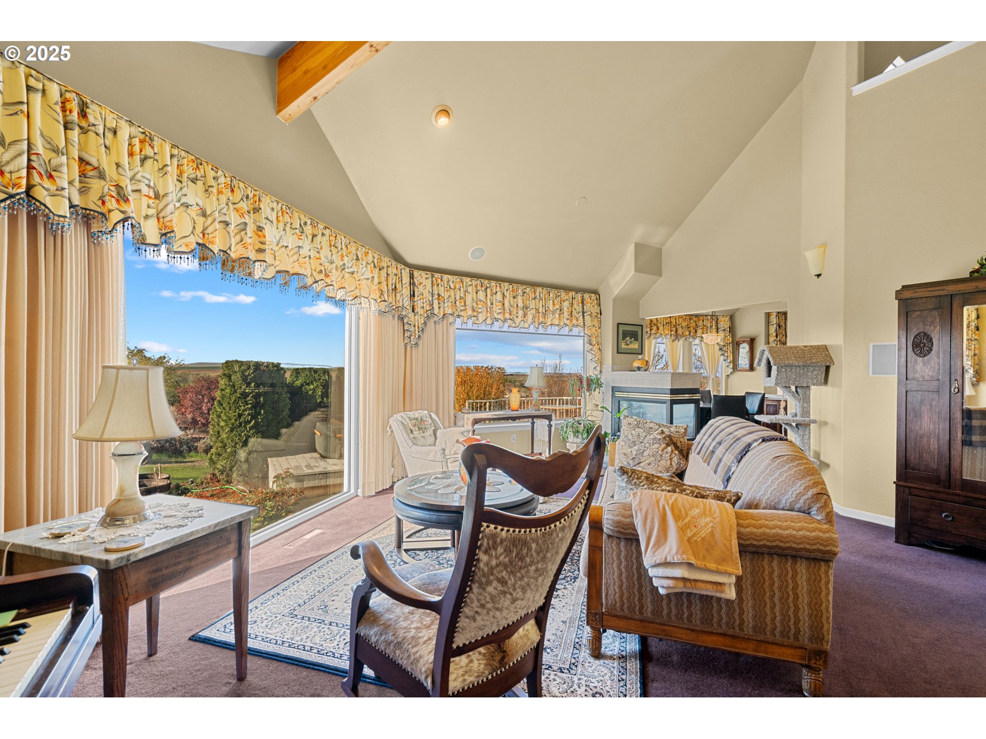 300 Golf Course Road Echo, OR 97826 - Photo 8 of 47 Living Room