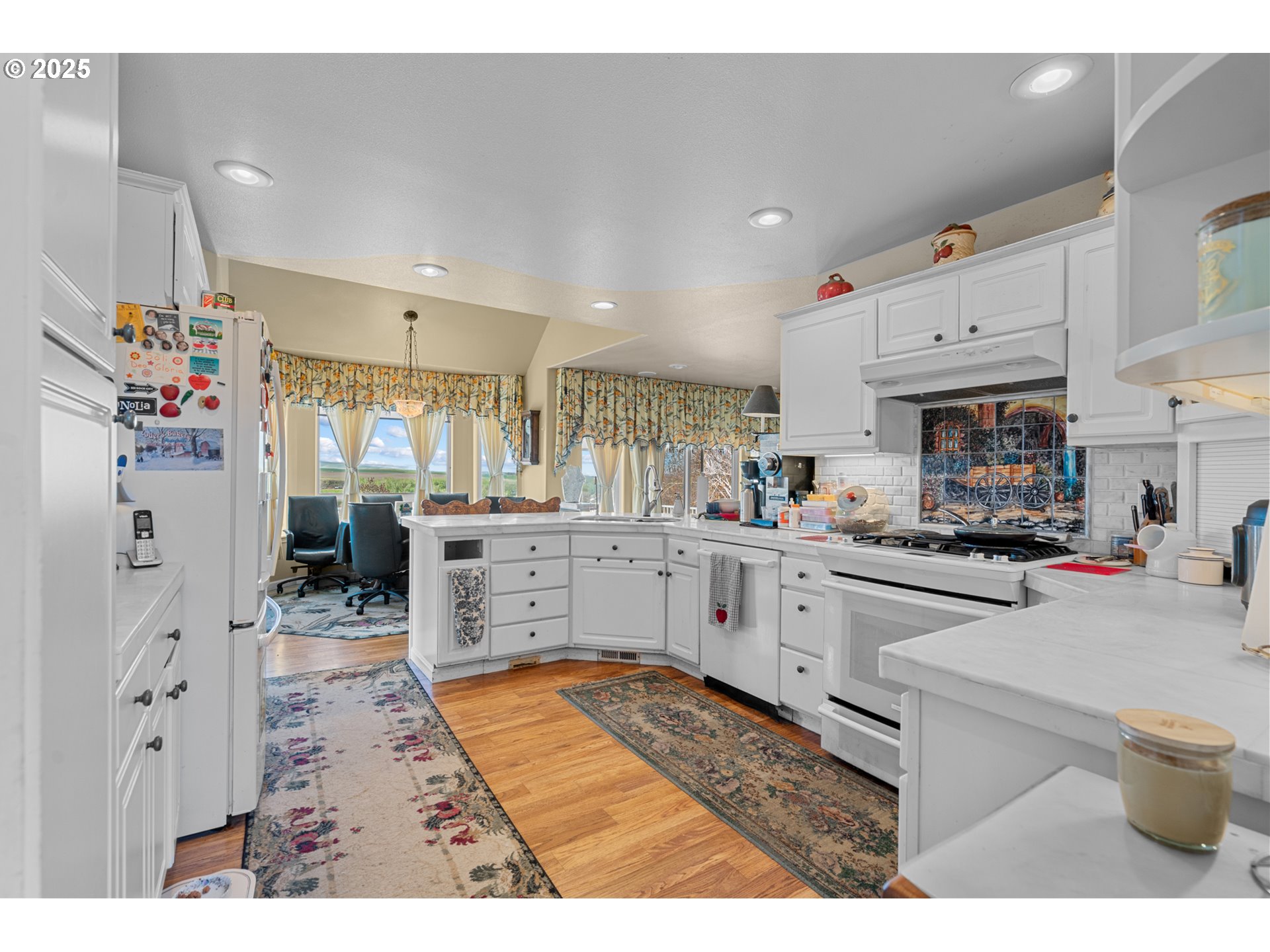 300 Golf Course Road Echo, OR 97826 - Photo 10 of 47 Kitchen