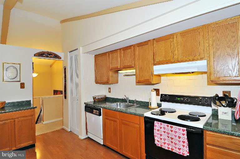 6137 Waiting Spring Columbia, MD 21045 - Photo 17 of 27 Kitchen