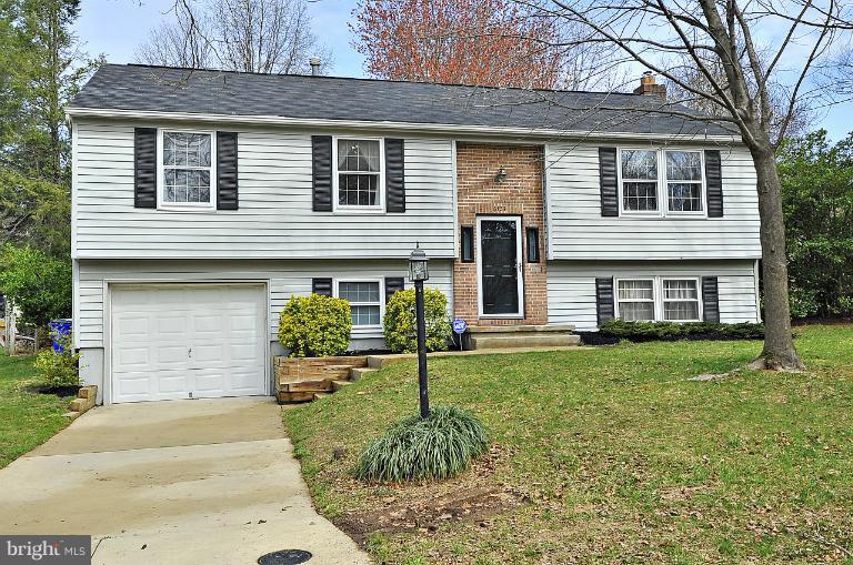 6137 Waiting Spring Columbia, MD 21045 - Photo 10 of 27 Exterior (Front)