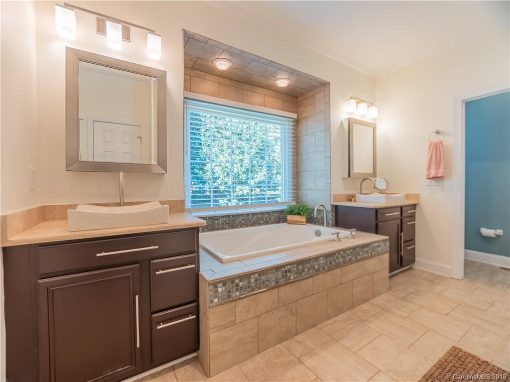3926 Huckleberry Road Charlotte, NC 28210 - Photo 16 of 36 Gallery Image 16