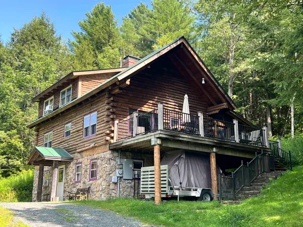 $795,000 | 211 Wood Road, Hartford, VT 05059