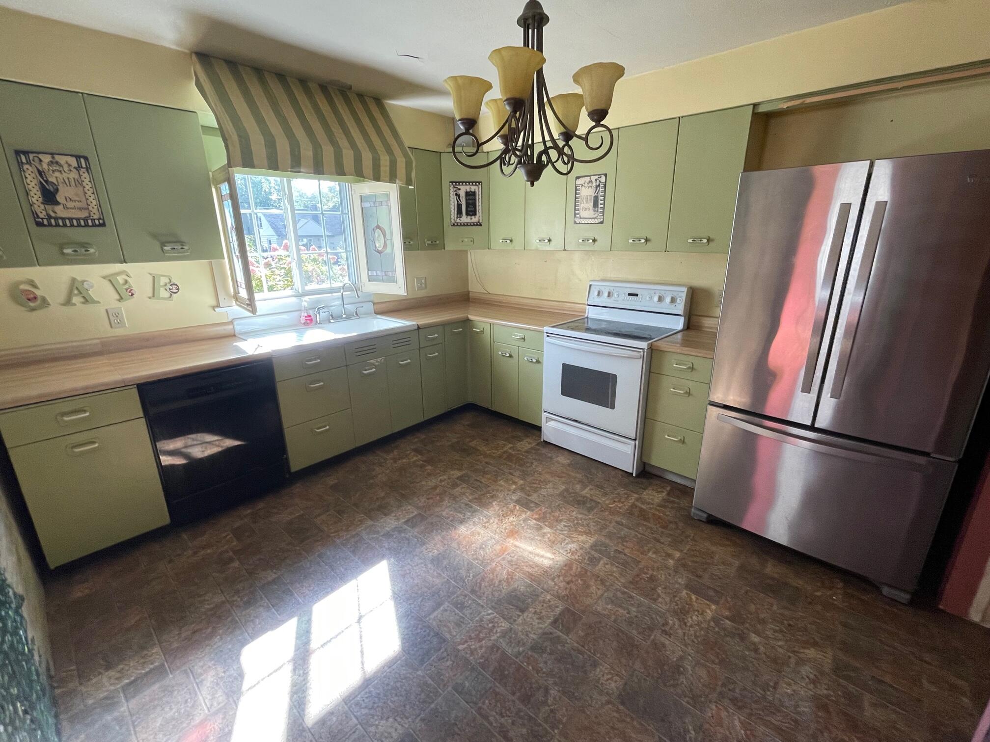 2879 Roosevelt Road Muskegon, MI 49441 - Photo 6 of 16 IMG_3786